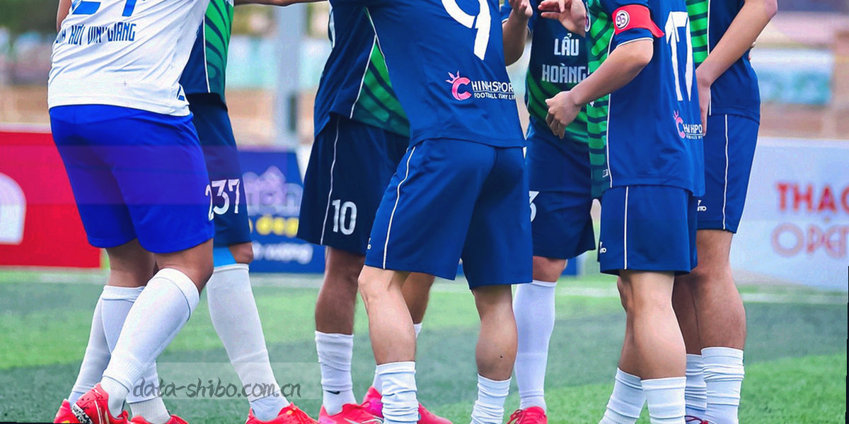 多个球类比赛合成图，涵盖足球篮球网球等运动